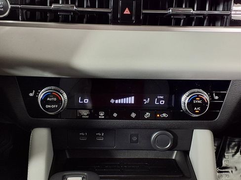 New 2025 Mitsubishi Outlander SE image 17