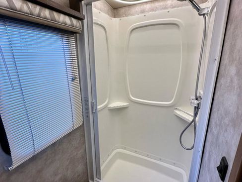 Used 2017 Mercedes-Benz Sprinter 3500 image 36