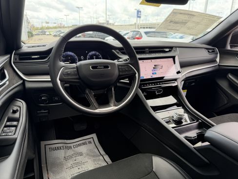 New 2026 Jeep Grand Cherokee Altitude image 30