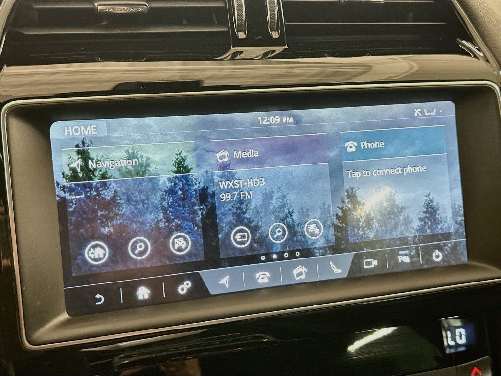 Used 2020 Jaguar F-PACE Premium AWD/4WD image 16