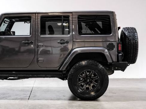 Used 2016 Jeep Wrangler Unlimited Sahara w/ Dual Top Group AWD/4WD image 21