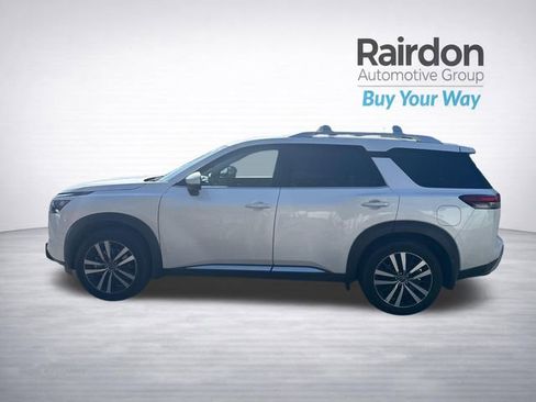 Used 2025 Nissan Pathfinder Platinum w/ Black Appearance Package AWD/4WD image 36