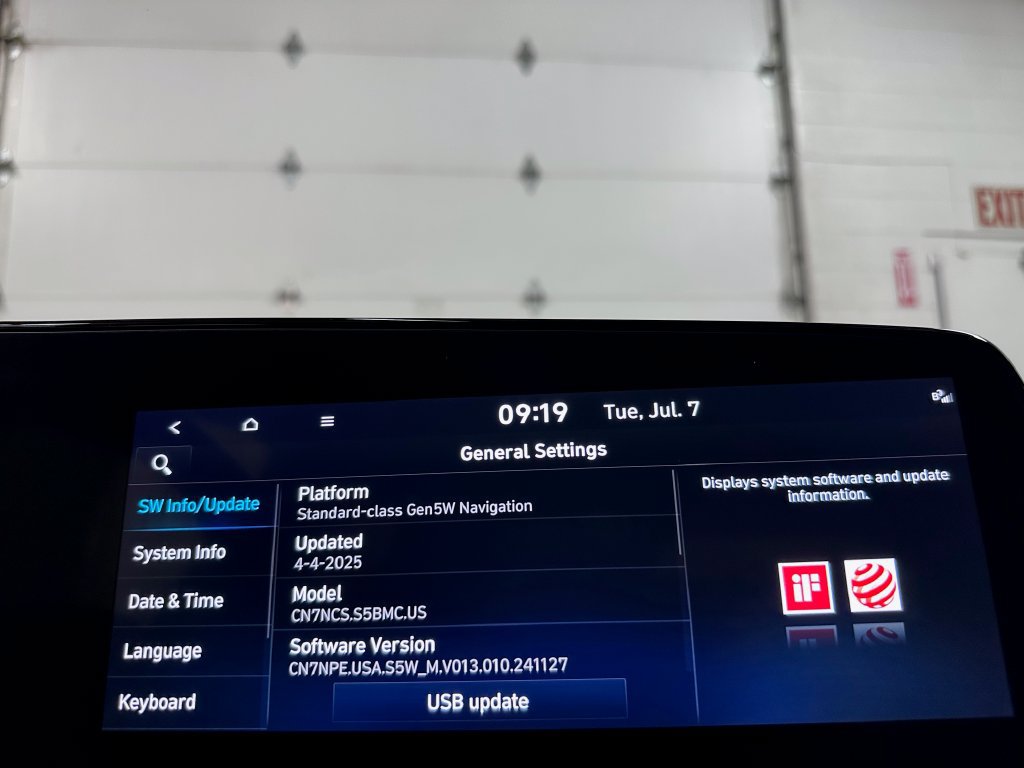 Used 2025 Hyundai Elantra N FWD image 32