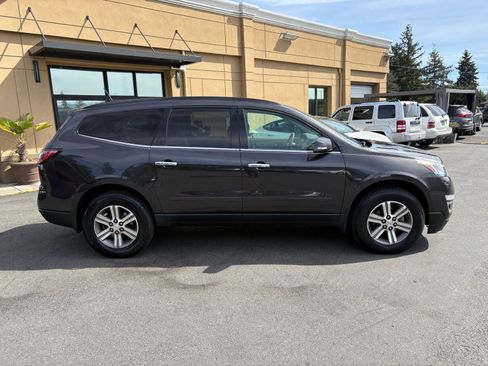 Used 2017 Chevrolet Traverse LT image 4