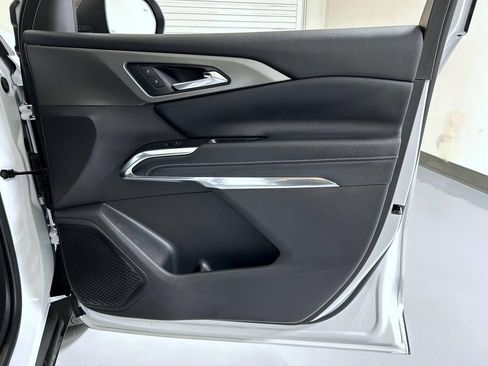 Certified 2025 Chevrolet Traverse LT AWD/4WD image 17