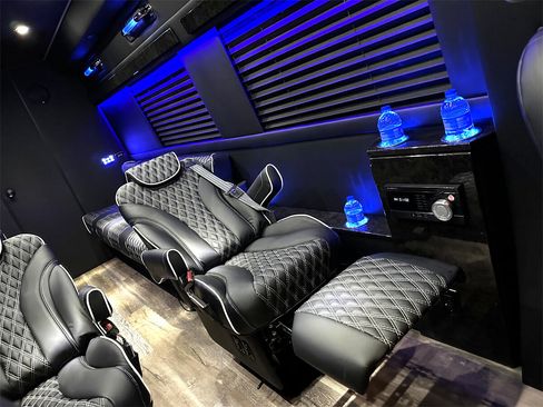 Used 2024 Mercedes-Benz Sprinter 3500 image 19