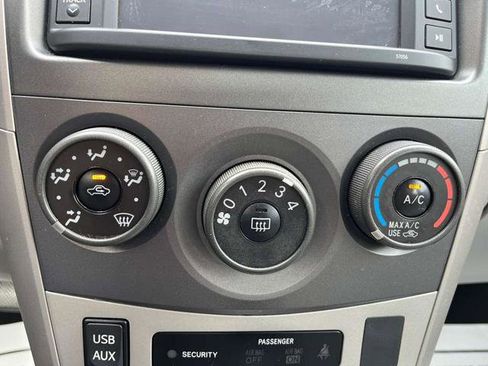 Used 2013 Toyota Corolla LE Special Edition image 33