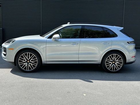 Certified 2026 Porsche Cayenne AWD/4WD image 2