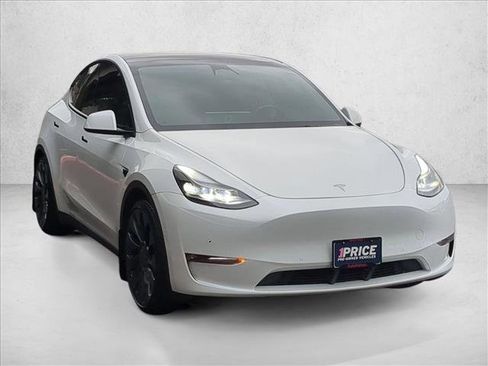 Used 2023 Tesla Model Y Performance image 3
