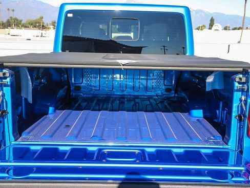 New 2025 Jeep Gladiator Sport image 27