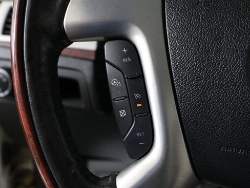 Used 2010 Cadillac Escalade Luxury AWD/4WD image 34