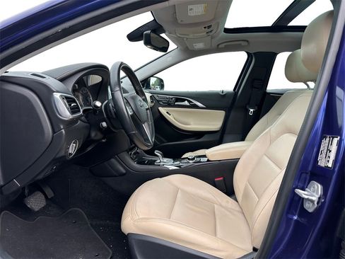 Used 2017 INFINITI QX30 Premium image 10