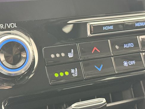 Used 2020 Toyota Highlander Platinum image 21