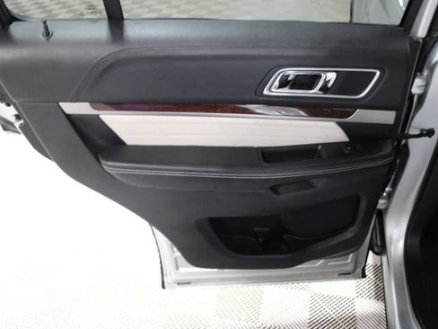 Used 2016 Ford Explorer Platinum AWD/4WD image 22