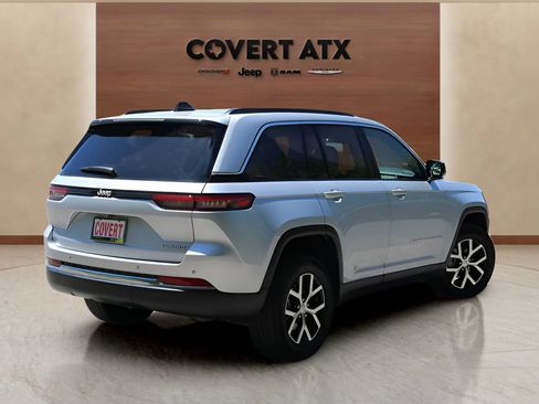 Used 2025 Jeep Grand Cherokee Limited RWD image 5