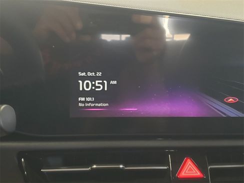 Used 2023 Kia Niro EX Touring image 10
