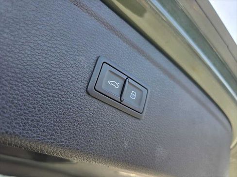 Used 2025 Audi Q5 2.0T Premium w/ Convenience Plus Package image 18