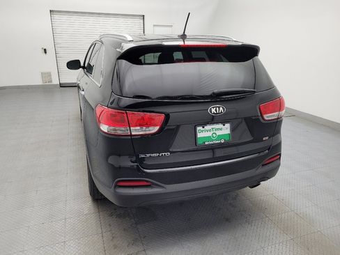 Used 2017 Kia Sorento LX image 6