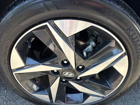 Certified 2023 Hyundai Elantra Limited w/ Cargo Package FWD image 9