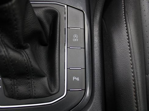 Used 2020 Volkswagen Tiguan SE R-Line image 43