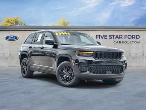 Used 2025 Jeep Grand Cherokee Altitude AWD/4WD image 1