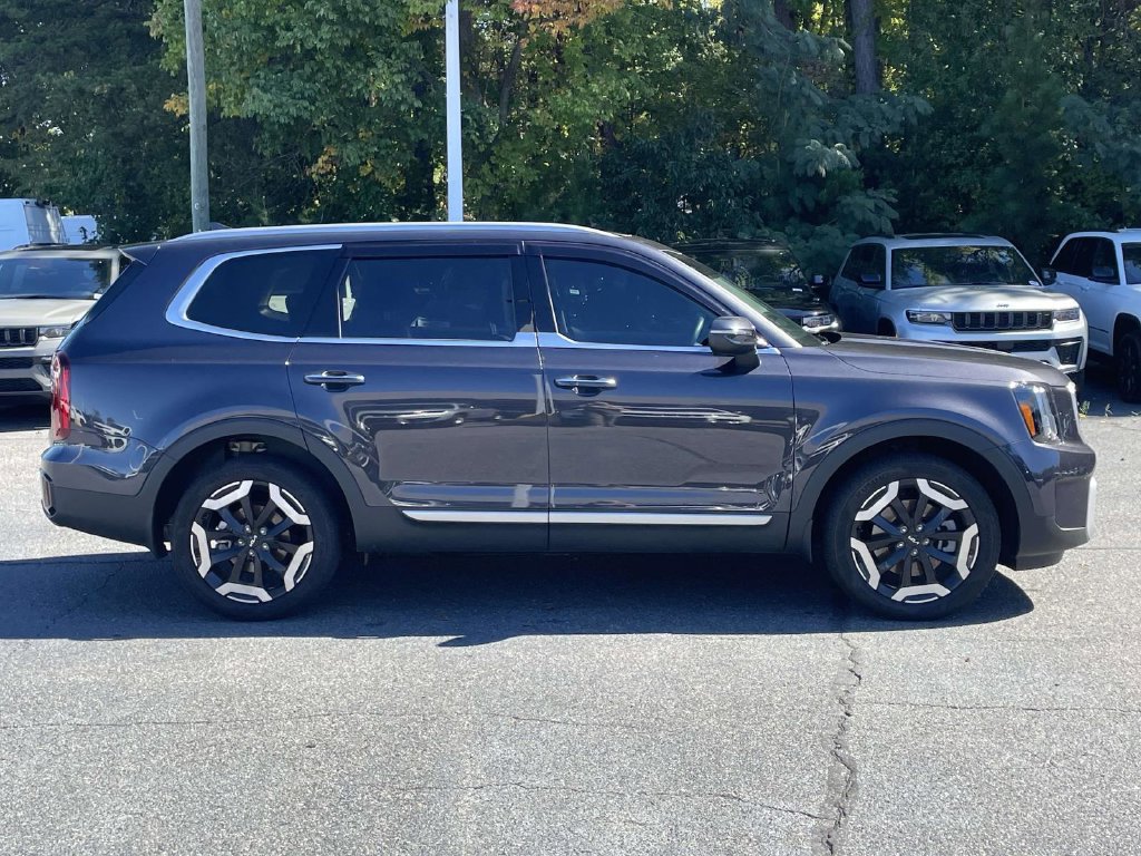 Used 2025 Kia Telluride S FWD image 9