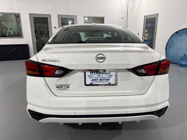 Used 2025 Nissan Altima 2.5 SV FWD image 7