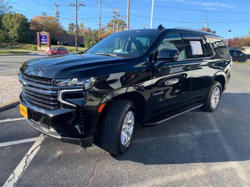Used 2022 Chevrolet Tahoe LT w/ Luxury Package image 2