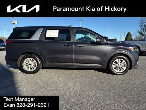 Used 2023 Kia Carnival LX image 8