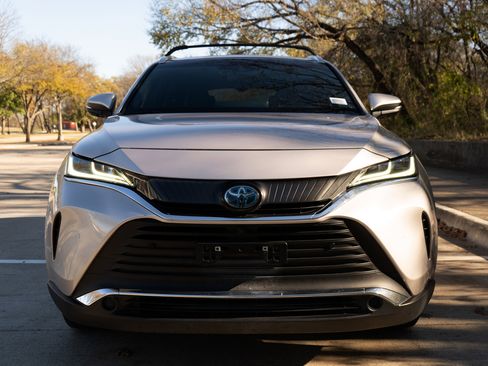 Used 2021 Toyota Venza Limited image 3