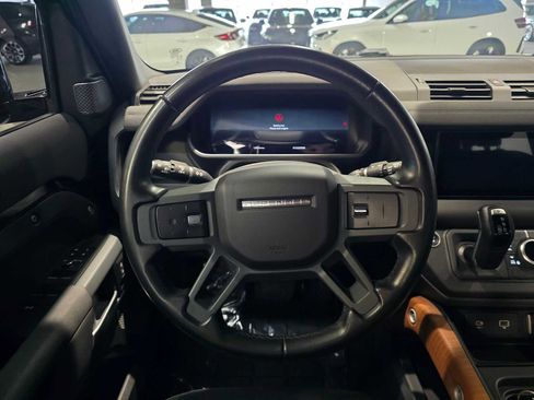 Used 2023 Land Rover Defender 110 X-Dynamic SE image 11