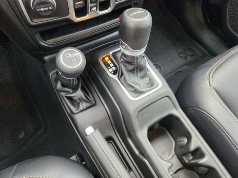 Used 2024 Jeep Gladiator Sport AWD/4WD image 23
