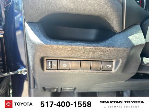 Used 2021 Toyota RAV4 XLE w/ Convenience Package image 16