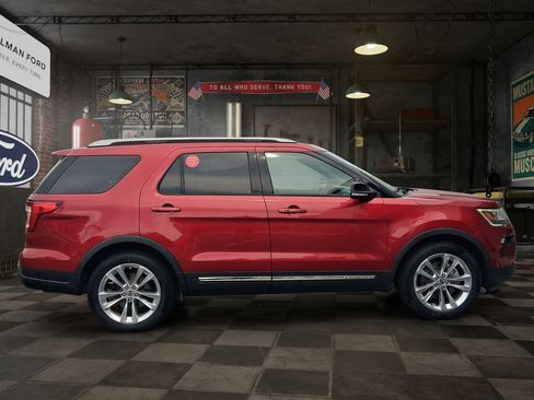 Used 2018 Ford Explorer XLT w/ Equipment Group 202A FWD image 7
