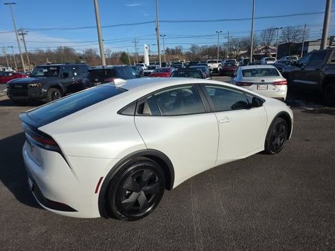 Used 2024 Toyota Prius LE image 3