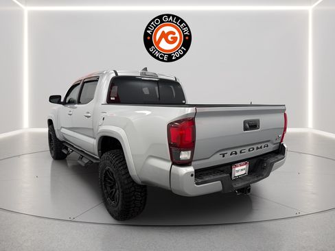 Used 2019 Toyota Tacoma TRD Sport w/ Technology Package AWD/4WD image 5
