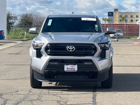 Used 2025 Toyota Tacoma SR5 image 11