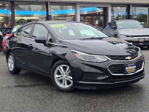 Used 2017 Chevrolet Cruze LT image 2