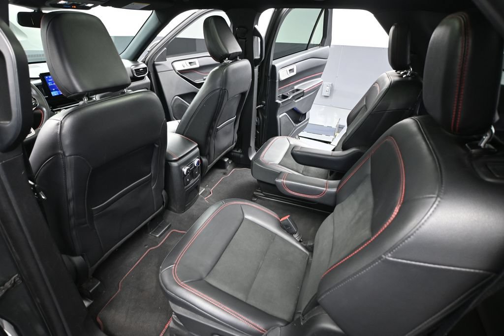 Used 2023 Ford Explorer ST-Line AWD/4WD image 32