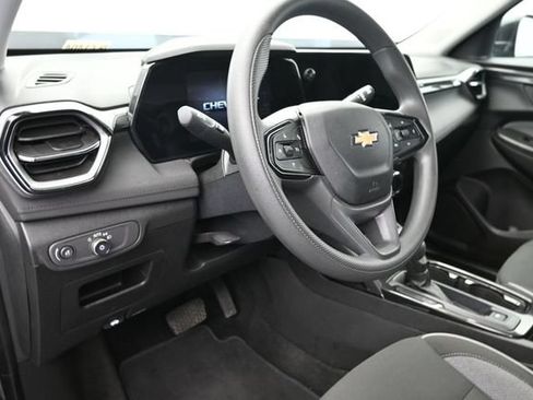 Used 2025 Chevrolet TrailBlazer LT AWD/4WD image 23