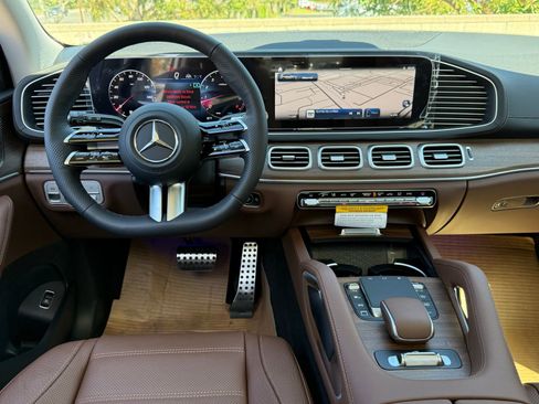 New 2026 Mercedes-Benz GLS 450 4MATIC image 28