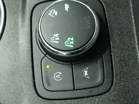 Used 2023 Chevrolet Traverse Premier image 33