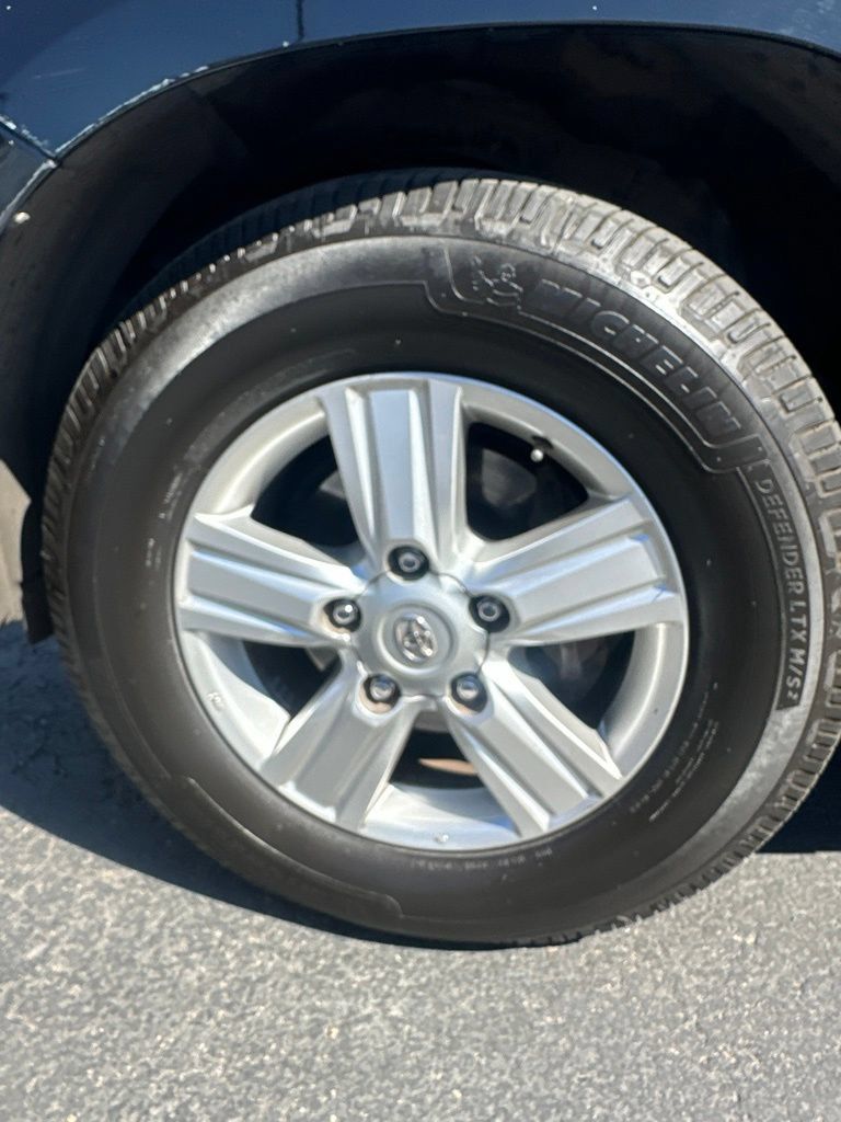 Used 2015 Toyota Land Cruiser AWD/4WD image 17