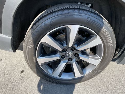 Used 2025 Honda Pilot Elite image 24