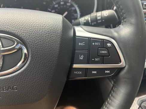 Used 2021 Toyota Highlander Platinum AWD/4WD image 32