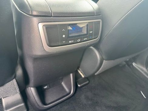 Certified 2019 Toyota Highlander XLE image 10
