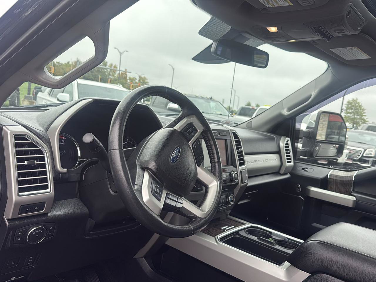 Used 2017 Ford F250 Lariat w/ Lariat Ultimate Package AWD/4WD image 12