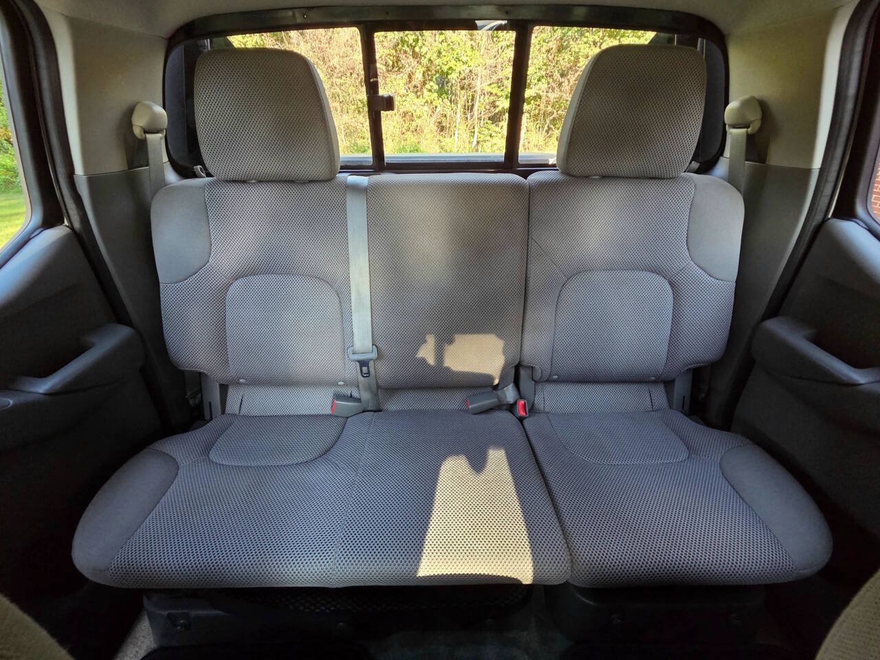 Used 2017 Nissan Frontier SV w/ SV Value Truck Package AWD/4WD image 13