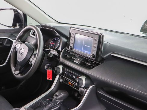 Used 2020 Toyota RAV4 LE image 25