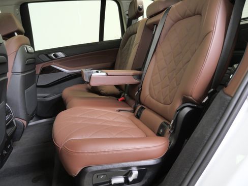 Used 2026 BMW X7 xDrive40i AWD/4WD image 17